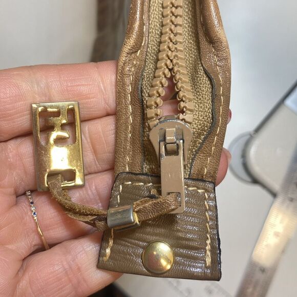 Fendi cosmetic clutch - Picture 12 of 13